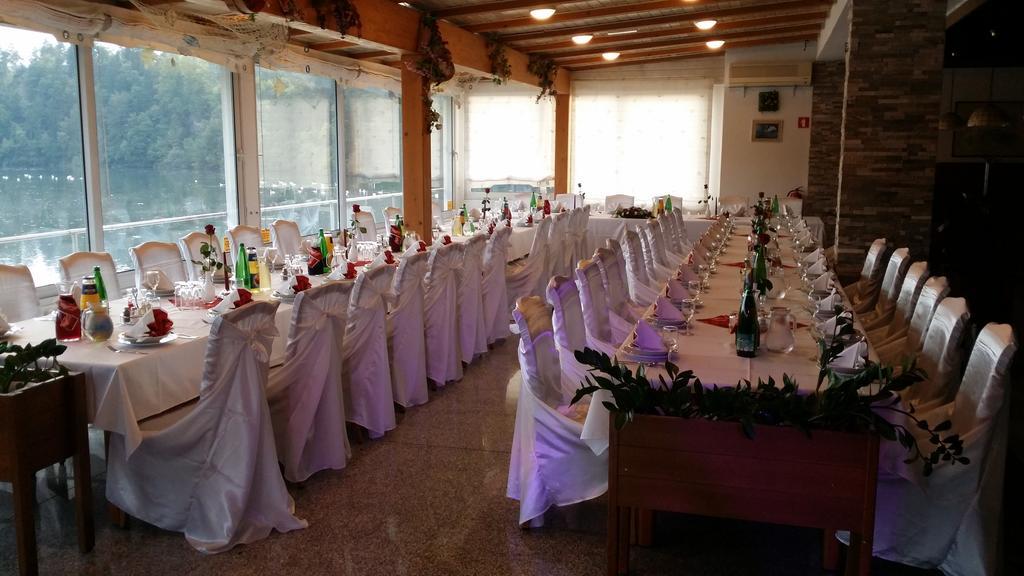 Gostisce Jezero Bed & Breakfast Medvode Luaran gambar