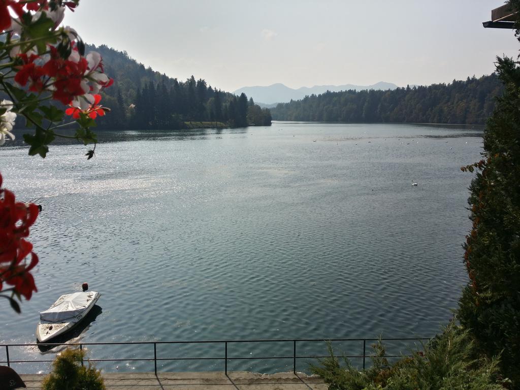 Gostisce Jezero Bed & Breakfast Medvode Luaran gambar